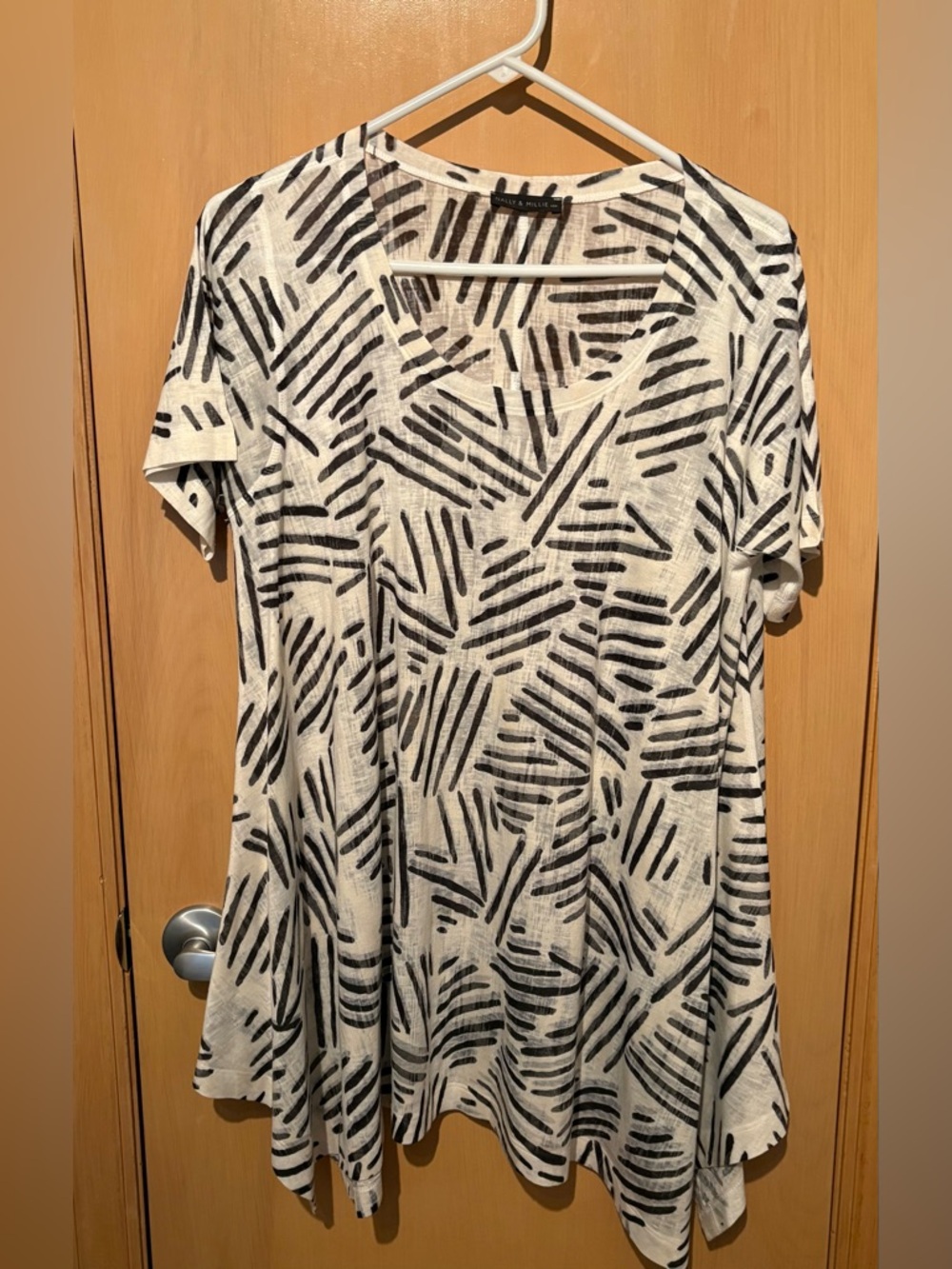 $64 Nally & Millie Women's Black Short Sleeve V-Neck High Low T-Shirt Size XL